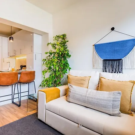 Modern & Quiet Retreat דירה *