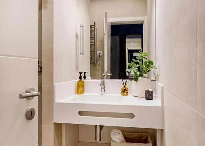 Апартаменты Modern & Quiet Retreat